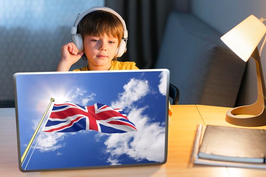 Sticker pour ordinateur portable - 15,6 pouces - Le drapeau du Royaume-Uni flotte dans le ciel