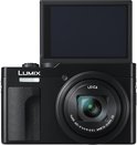 Zwarte Panasonic Lumix compactcamera met uitklapscherm en Leica-lens.