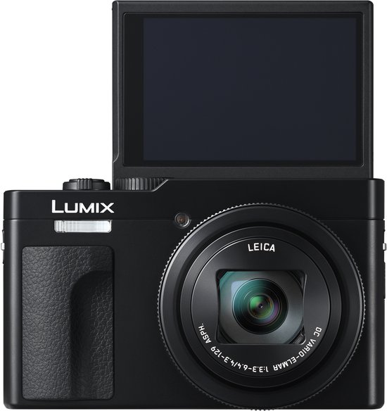 Zwarte Panasonic Lumix compactcamera met uitklapscherm en Leica-lens.