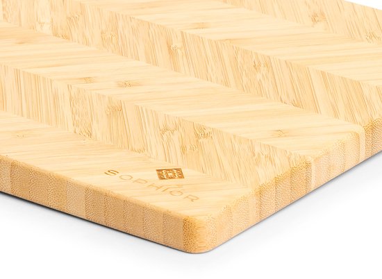 Planche à découper SOPHIOR en bois de Bamboe - Motif à chevrons - Planche à découper en bois pour la Cuisine - Bois de Bamboe 100 % durable certifié FSC - Accessoires BBQ - Planche à découper en bois - Planches à découper - 35 cm x 25 cm x 1,8 cm