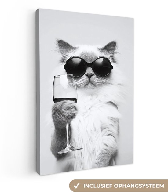 Zwart-wit canvas van een kat met zonnebril, wijnglas, met de tekst 'inclusief ophangsysteem'.