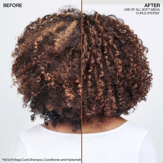 Photo avant/après de cheveux bouclés, le côté droit montre les cheveux après utilisation du système.