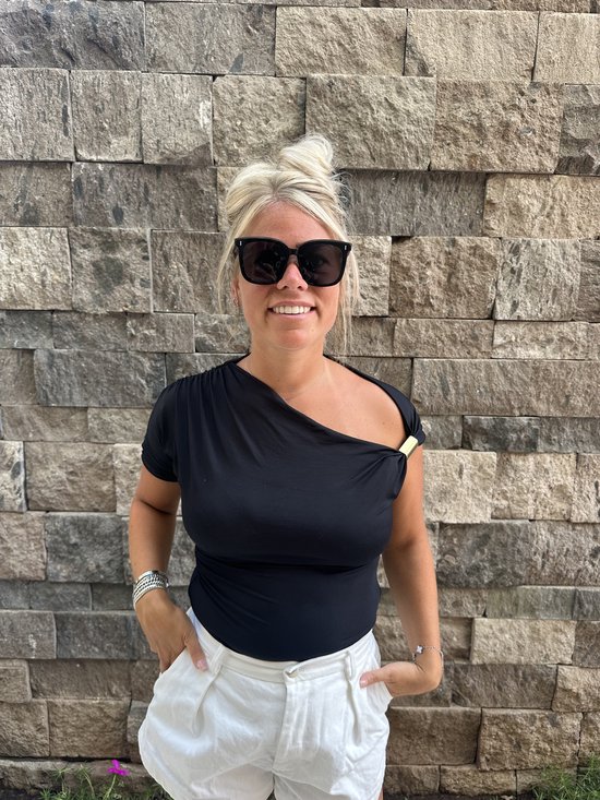 The Brand Remarkable - Zonnebril Unisex - Zonnebril Dames - Zonnebril Heren - Oversized Ronde Zonnebril - Zwart - UV400 - Luxe, Duurzame & Trendy Zonnebril - Designer Zonnebril - Mode Zonnebril 2025 - Inclusief Beschermhoes - Polariserend Look van The Brand Remarkable — afbeelding 4