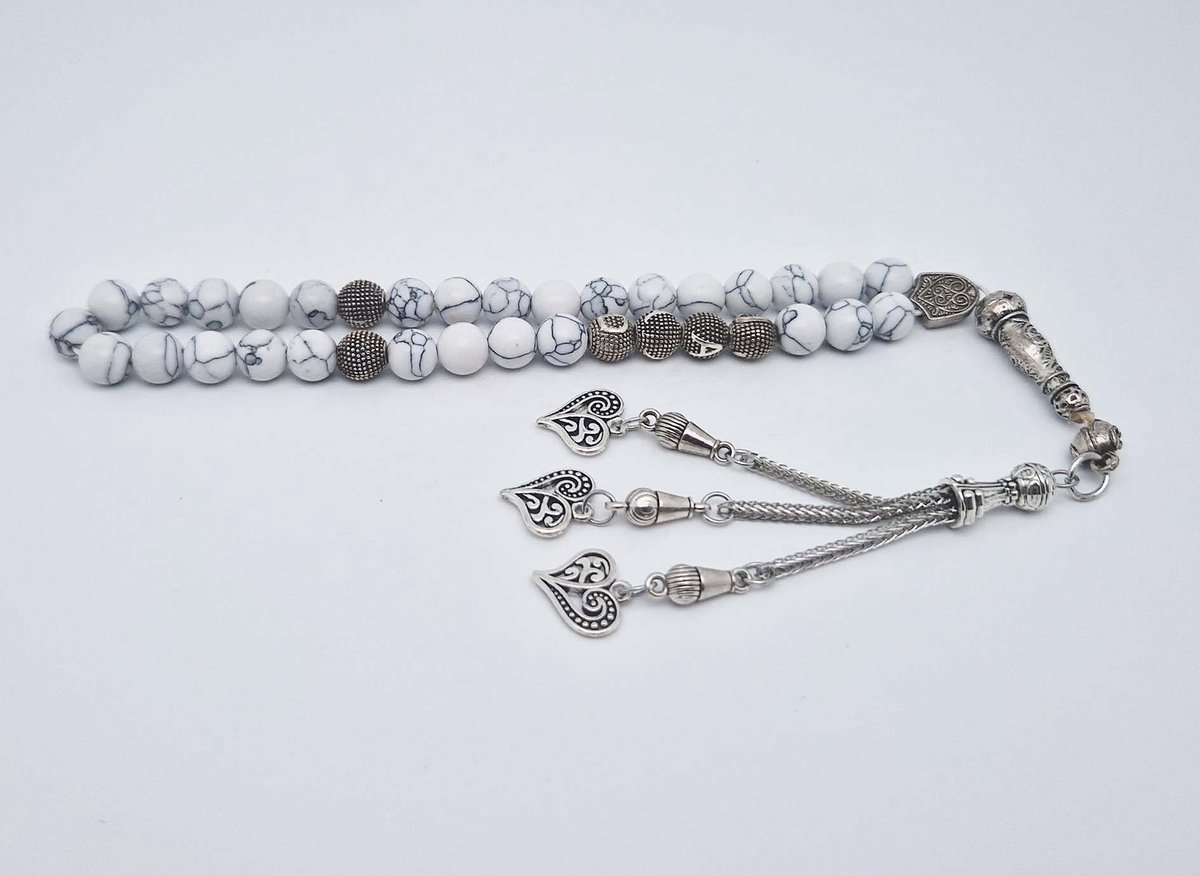 Handgemaakte naam tasbih 33 Kralen Natuursteen “Howlite Wit” - met metaal tassel- Met je naam of de naam van uw geliefde- 8 mm diameter van de korrel