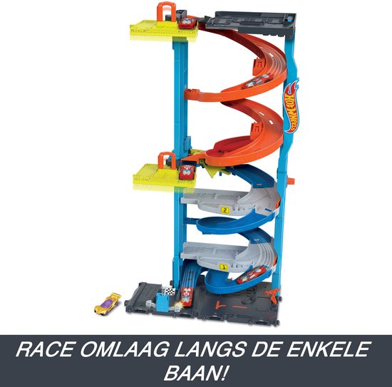 Hot Wheels City Transformerende Racetoren, race omlaag langs de enkelte baan.