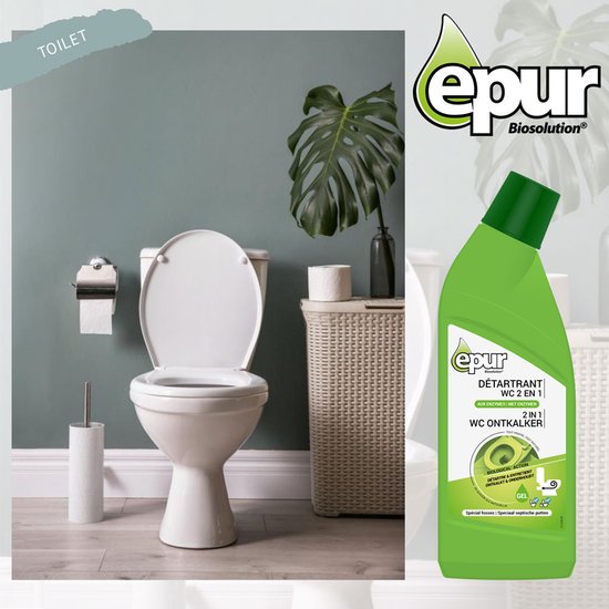 Groene Epur WC ontkalker fles voor een toilet in een badkamer.