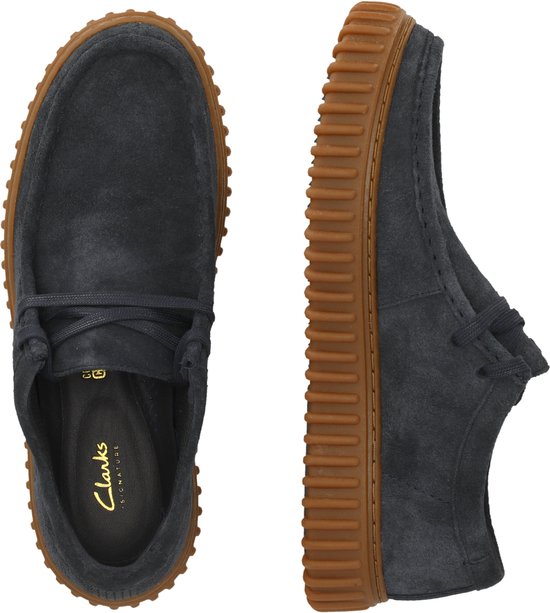 Blauwe suède schoenen, boven- en zijaanzicht, met bruine plateauzolen.