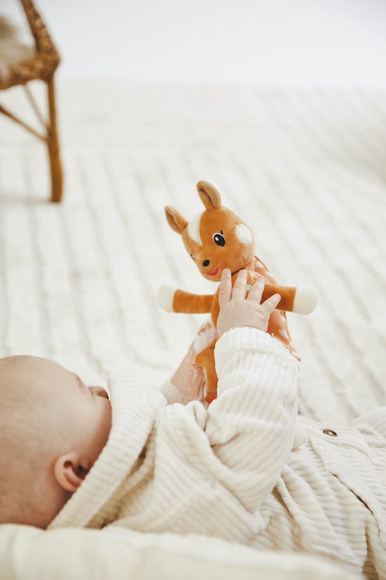 Sophie de giraf knuffeldoekje Fanfan het hertje - Babyknuffel - Baby knuffeldoekje - Kraamcadeau - Babyshower cadeau - Op beige kaart - Vanaf 3 maanden - 15 x 15 cm van Sophie de Giraf. — afbeelding 5