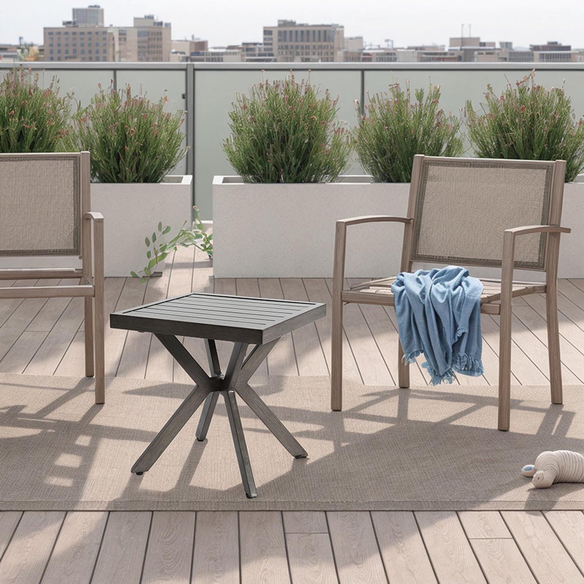 Pugsdrly Vierkante bijzettafel van aluminium voor buiten Bijzettafel voor terras, tuin, zwembad, binnen, onderhoudsvriendelijk en weerbestendig, donkergrijs