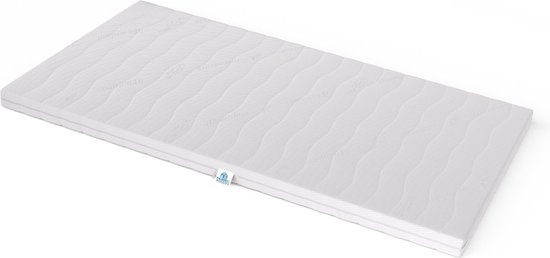 Surmatelas blanc à motif ondulé et passepoil gris, posé sur fond blanc.
