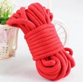 SM touw, bondage touw. Kan voor veel SM-activiteiten worden gebruikt. Iets rekbaar en comfortabel. 5 meter lang, rood