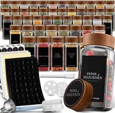 Soothe 48 Pots à Épices en Verre Carrés avec Couvercles en Acacia - 2 Types de Couvercles à Saupoudrer - Saupoudreur d'Épices - Spice Jars - Ensemble Complet incluant des Étiquettes d'Épices, un Stylo Craie et des Accessoires - 120ml