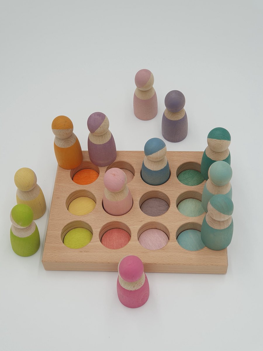 Houten poppetjes en sorteerplank - Pastelkleuren- 12 poppetjes - Open einde speelgoed - Educatief montessori speelgoed