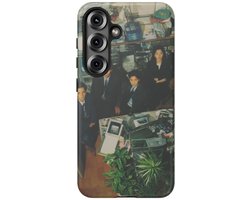 Vier Personen in Drukke Kantoorruimte met Planten – Telefoonhoesje Geschikt voor Samsung Galaxy S25