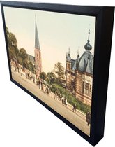 Oud Stadsgezicht Arnhem - Velperplein, Musis Sacrum en Sint Martinuskerk - Oude Foto Print op Canvas Doek 90x60cm in zwarte houten baklijst