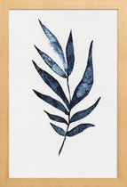 JUNIQE - Poster met houten lijst Palm Leaf -13x18 /Blauw & Wit