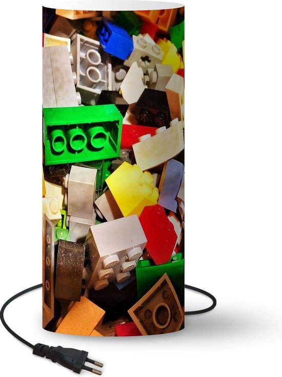 Lampe Lego - Gros plan sur la lampe en briques Lego - 33 cm de haut - Ø14  cm - Y... | bol