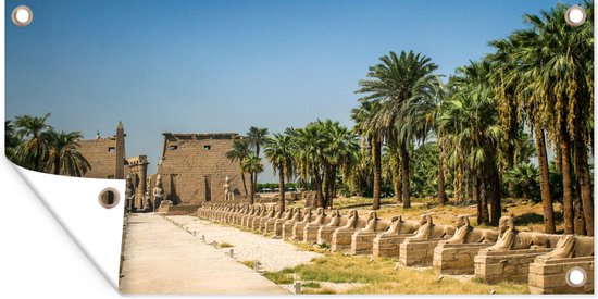 Wanddecoratie buiten Het pad richting de ingang van Karnak in Egypte - 160x80 cm - Tuindoek - Buitenposter