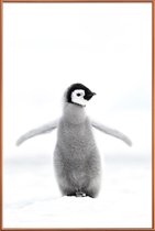 JUNIQE - Poster met kunststof lijst Lone Penguin -13x18 /Grijs & Wit