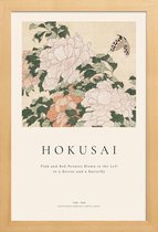 JUNIQE - Poster met houten lijst Hokusai - Pink and Red Peonies Blown