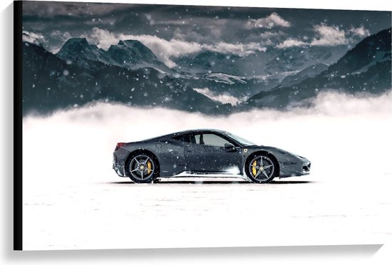 Canvas  - Grijze Sportauto in de Sneeuw - 90x60cm Foto op Canvas Schilderij (Wanddecoratie op Canvas)