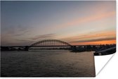 Waalbrug bij Nijmegen tijdens zonsondergang 30x20 cm - klein - Foto print op Poster (wanddecoratie woonkamer / slaapkamer)