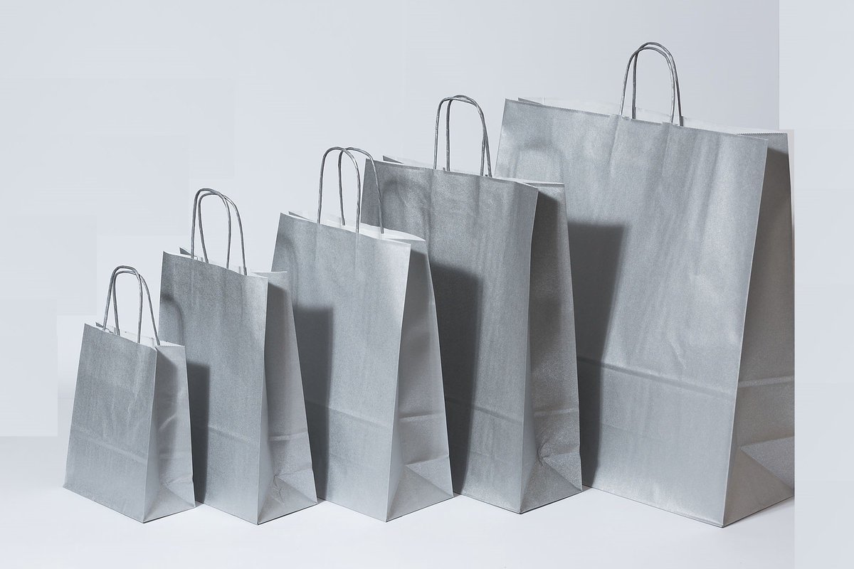 Draagtassen Papier Zilver 18+8x22cm Kraft Papier 90 gram (50 stuks)