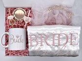 Especialina - Bride To Be Dressing Box - Kimono - Mok - Bride - Ginger Ray - Bride to be - Haarband - Sluier