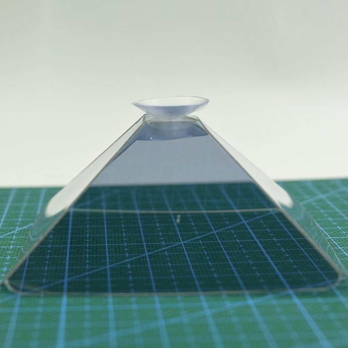 Acheter Projecteur holographique Simple pour téléphone portable, Film de  Projection 3D, pyramide holographique, Projection magique MAD