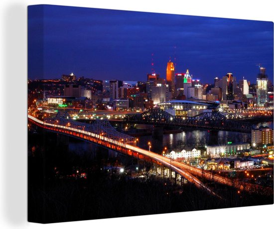 Canvas Schilderij De skyline van Cincinnati in de Verenigde staten bij nacht - 90x60 cm - Wanddecoratie