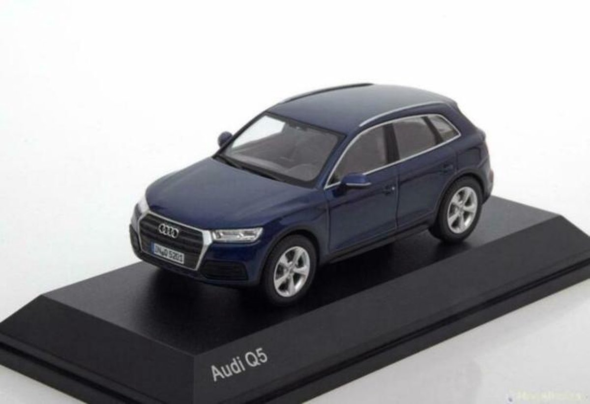 Afbeelding van product Audi Q5 (Blauw) (10 cm) 1/43 Audi Collection Dealer model Spark - Modelauto - Schaalmodel - Model auto - Miniatuurauto - Miniatuur autos