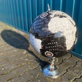 Wereldbol op metalen statief - woondecoratie - 75x50cm - uniek item