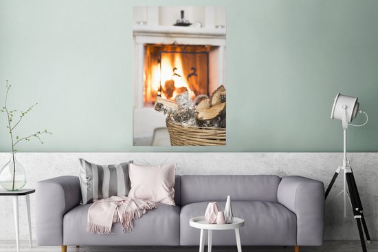 Affiche Cheminée derrière un panier de bois 80x120 cm - Tirage photo sur Poster (décoration murale salon / chambre)