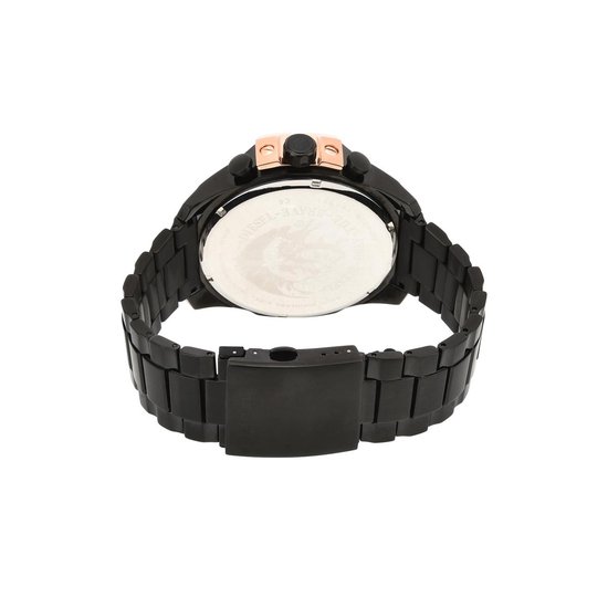 Achterkant van een zwart Diesel horloge met metalen band en rosé gouden knoppen.