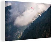 Canvas Schilderij Paragliders van de berg Schilthorn in Zwitserland - 150x100 cm - Wanddecoratie