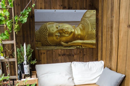 Tuinposter 120x80 cm - Tuindecoratie Liggende Boeddha van goud - Poster voor in de tuin - Buiten decoratie - Schutting tuinschilderij - Tuindoek muurdecoratie - Wanddecoratie balkondoek