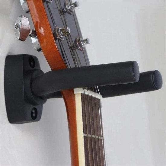 Zwarte gitaar muurbeugel met een akoestische gitaarhals en kop.