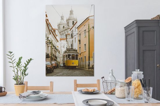 Le célèbre tramway jaune traverse la toile de Lisbonne 80x120 cm - Tirage photo sur toile (Décoration murale salon / chambre)