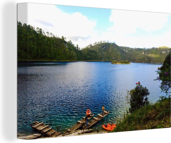 Knalblauwe meer aan de rand van het Nationaal park Lagunas de Montebello in Mexico Canvas 90x60 cm - Foto print op Canvas schilderij (Wanddecoratie woonkamer / slaapkamer)