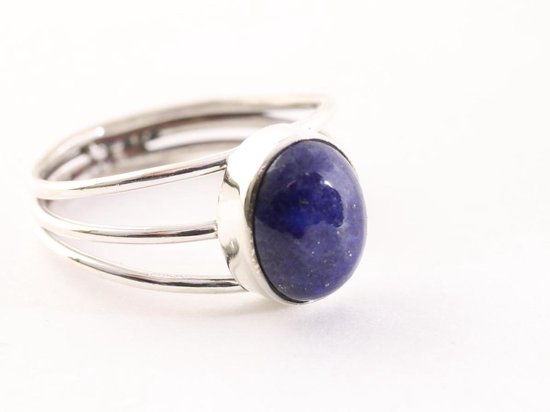 Opengewerkte zilveren ring met lapis lazuli - maat 18.5