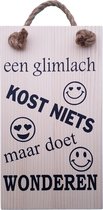 Handgemaakt Houten tekstbord "Een glimlach kost niets" 14x25 cm