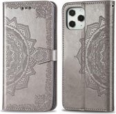 Voor iPhone 12/12 Pro Halverwege Mandala Embossing Patroon Horizontaal Flip Leren Hoesje met Houder & Kaartsleuven & Portemonnee & Lanyard (Grijs)