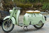 Dibond - Scooter - Vespa in beige / rood / geel / groen - 50 x 75 cm.