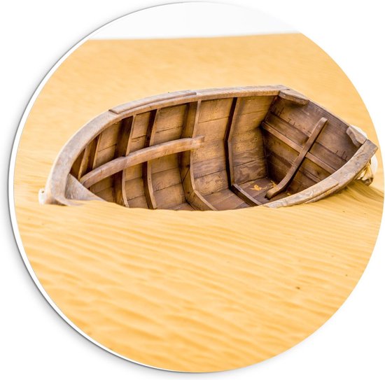 Forex Wandcirkel - Vissersbootje vast in Woestijn - 20x20cm Foto op Wandcirkel (met ophangsysteem)
