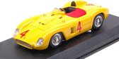 De 1:43 Diecast Modelcar van de Ferrari 500TR #4 van de GP van Roma in 1956. De coureur was P. Frere. De fabrikant van het schaalmodel is Art-Model. Dit model is alleen online verkrijgbaar