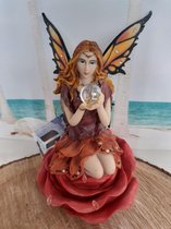 Elfen beeldjes Elf op roos met een glazen bol van MystiCalls 19x13x14 cm