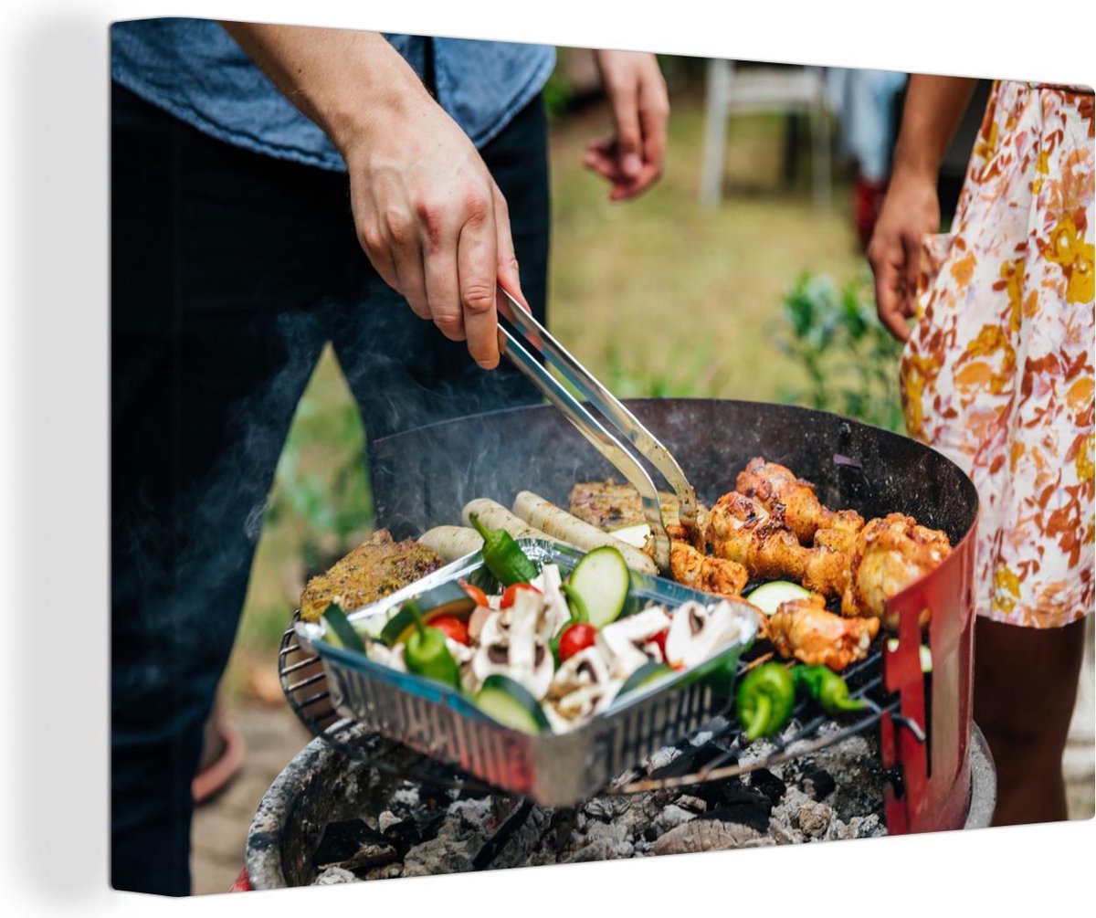 Canvas Schilderij Vlees en groente op de barbecue - 90x60 cm - Wanddecoratie