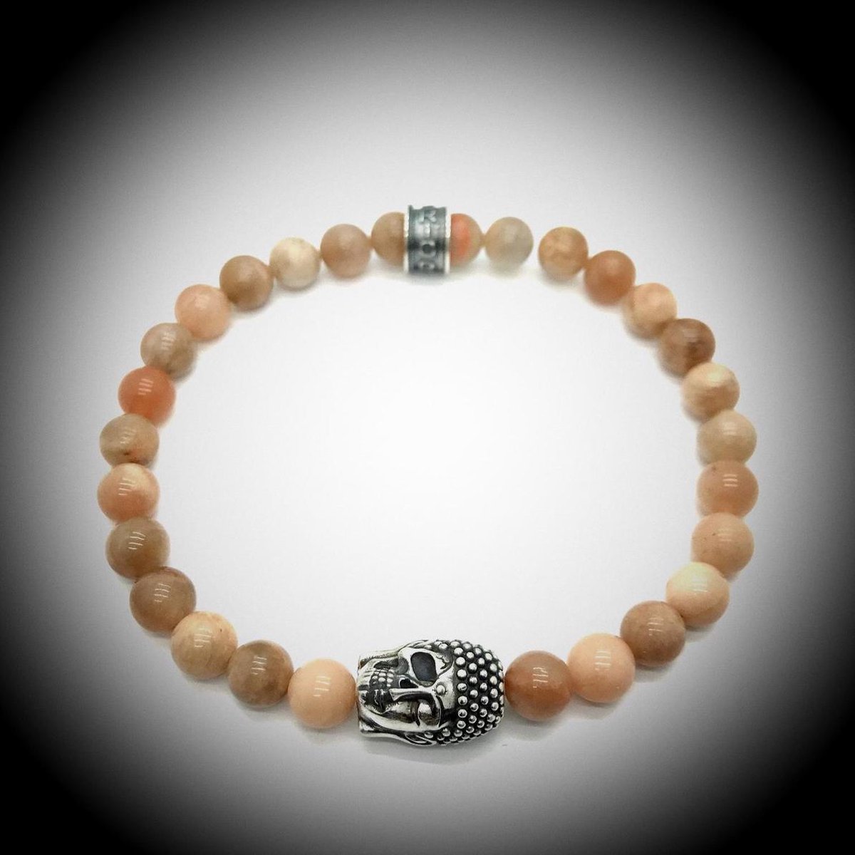 Natuursteen Armband met 925 Sterling Zilver Skull / Buddha / Boedha Bedel van 13 gram Zilver , Handgemaakte Edelsteen Armband met 8mm (Perzik Maansteen) steen .