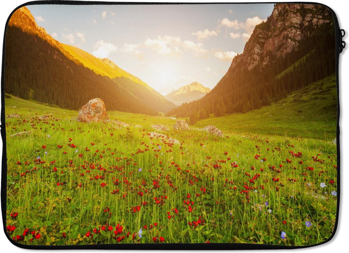 Laptophoes 14 inch - Bloemen - Berg - Zon - Laptop sleeve - Binnenmaat 33x23 cm - Zwarte achterkant