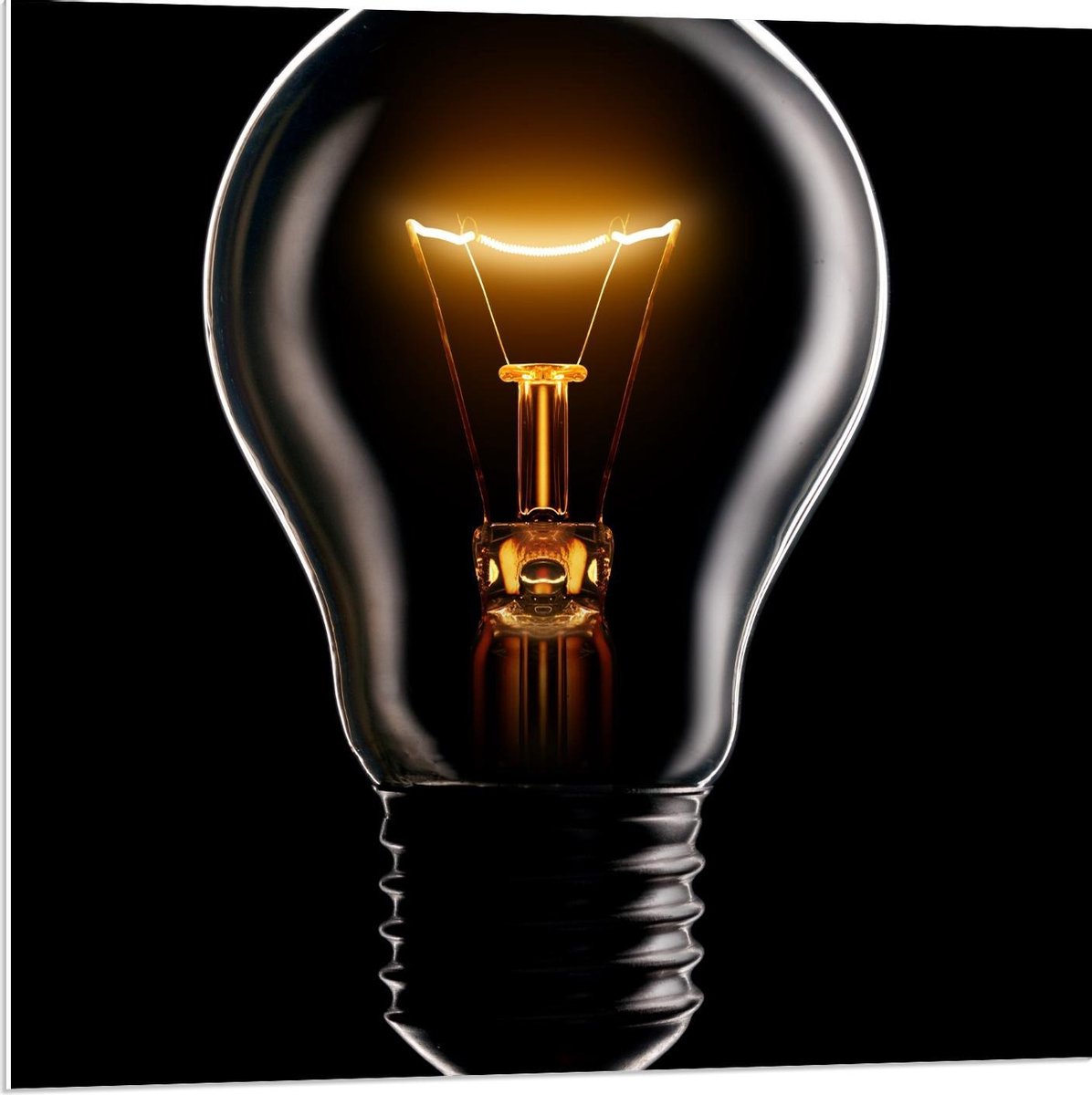 Forex - Gloeilamp op Zwarte Achtergrond - 80x80cm Foto op Forex